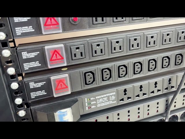 Vertikale Aluminium-PDU 12 Wege EU/Schuko PDU Schwarz 19 Zoll Horizontale 6 Wege 8 Steckdosen Schuko Deutschland Typ Stromverteilungseinheit IT Netzwerk Schrank Smart Socket PDU mit Schalter 3x1.5mm2 2M Lang